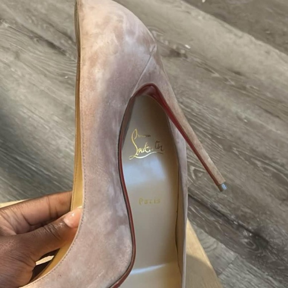 Christian Louboutin - Picture 5 of 6